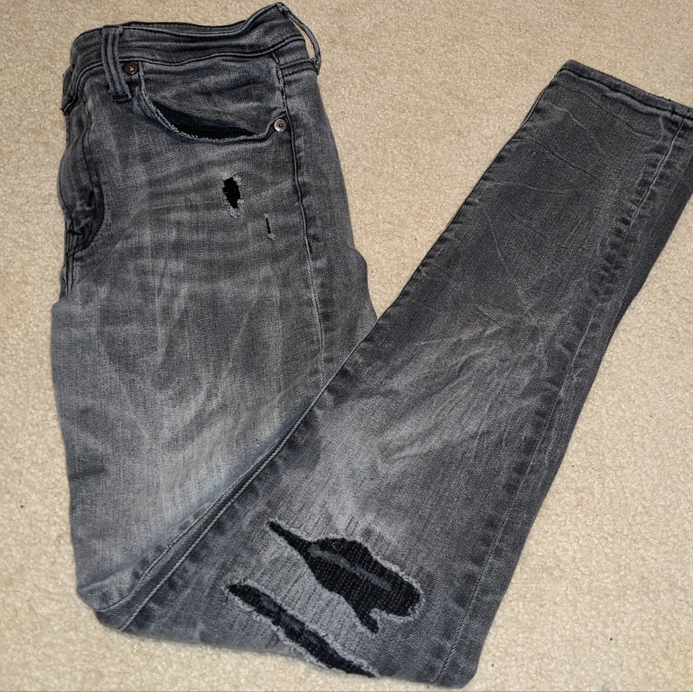 American Eagle Distressed Gray/Black skinny Jeans 30x32